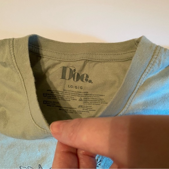 Doe Sage Green Floral Bouquet Short Sleeve Tee, Large - Picture 3 of 3